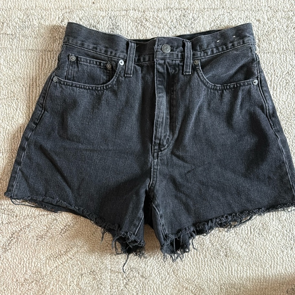 Madewell The Momjean black denim shorts - size 26